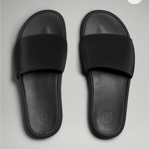 Never worn lululemon slides size 7